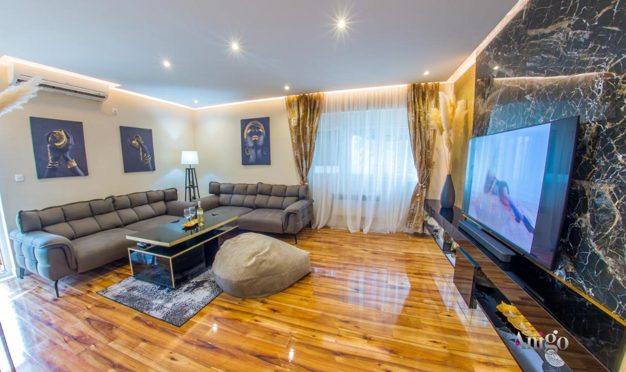 Luxury Apartment Black And Gold Mostar Exterior photo