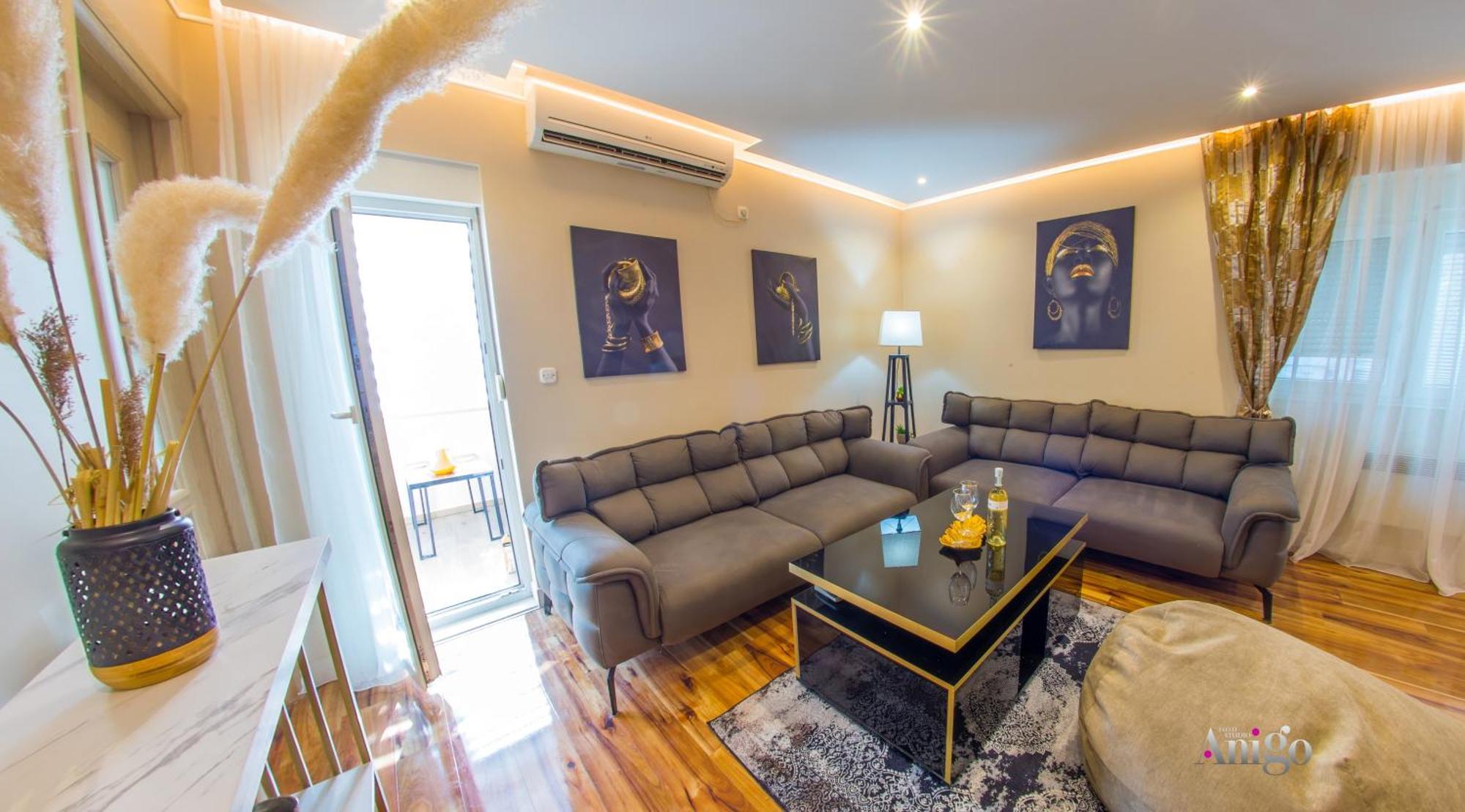 Luxury Apartment Black And Gold Mostar Exterior photo
